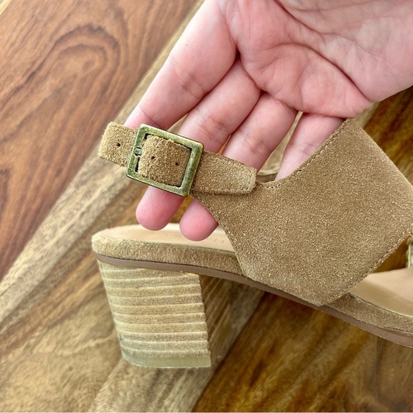 Caslon Carden stacked block heeled suede sandals - Picture 9 of 11